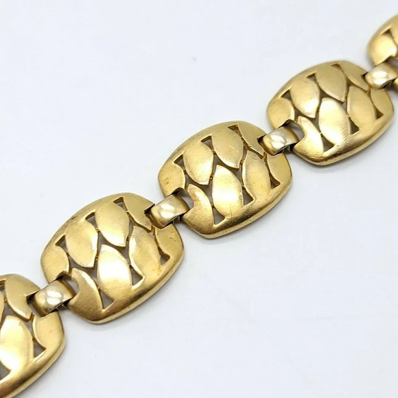 Crown Trifari Animal Print Wide Chunky Gold Tone - Picture 5 of 9